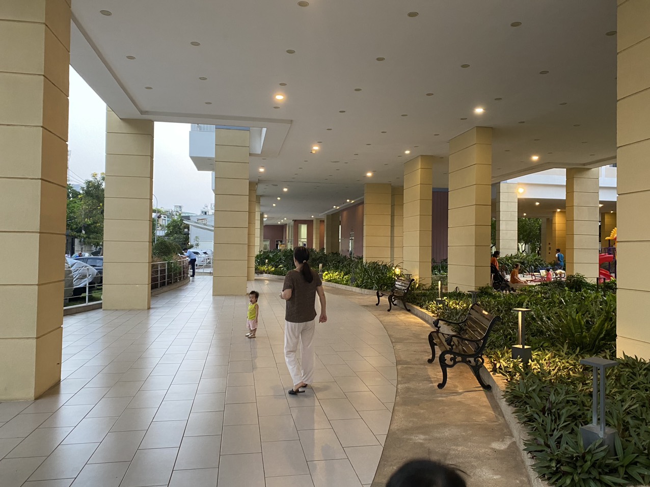 Khu&ocirc;n vi&ecirc;n Tầng trệt dự &aacute;n Val&eacute;o Đầm Sen