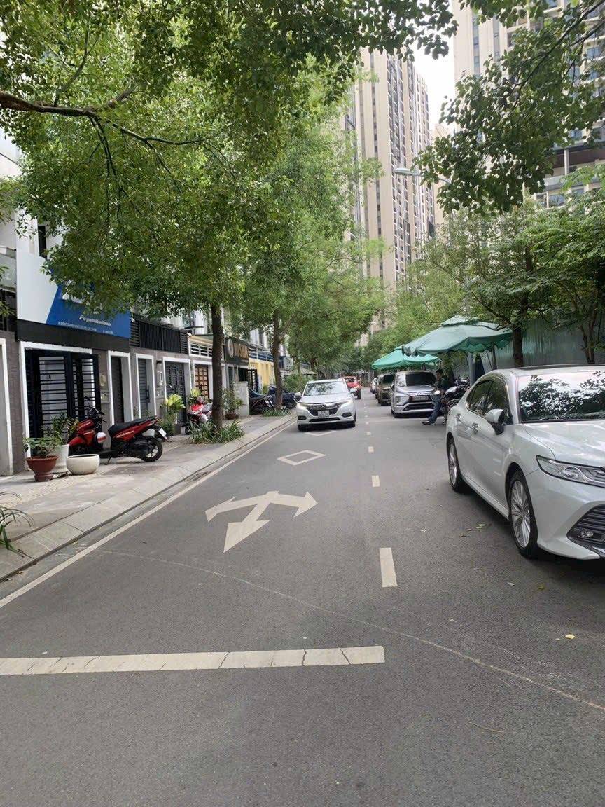 Đường phía trước nhà phố của Biệt thự, liền kề Bán tại Hà Đô Centrosa Garden