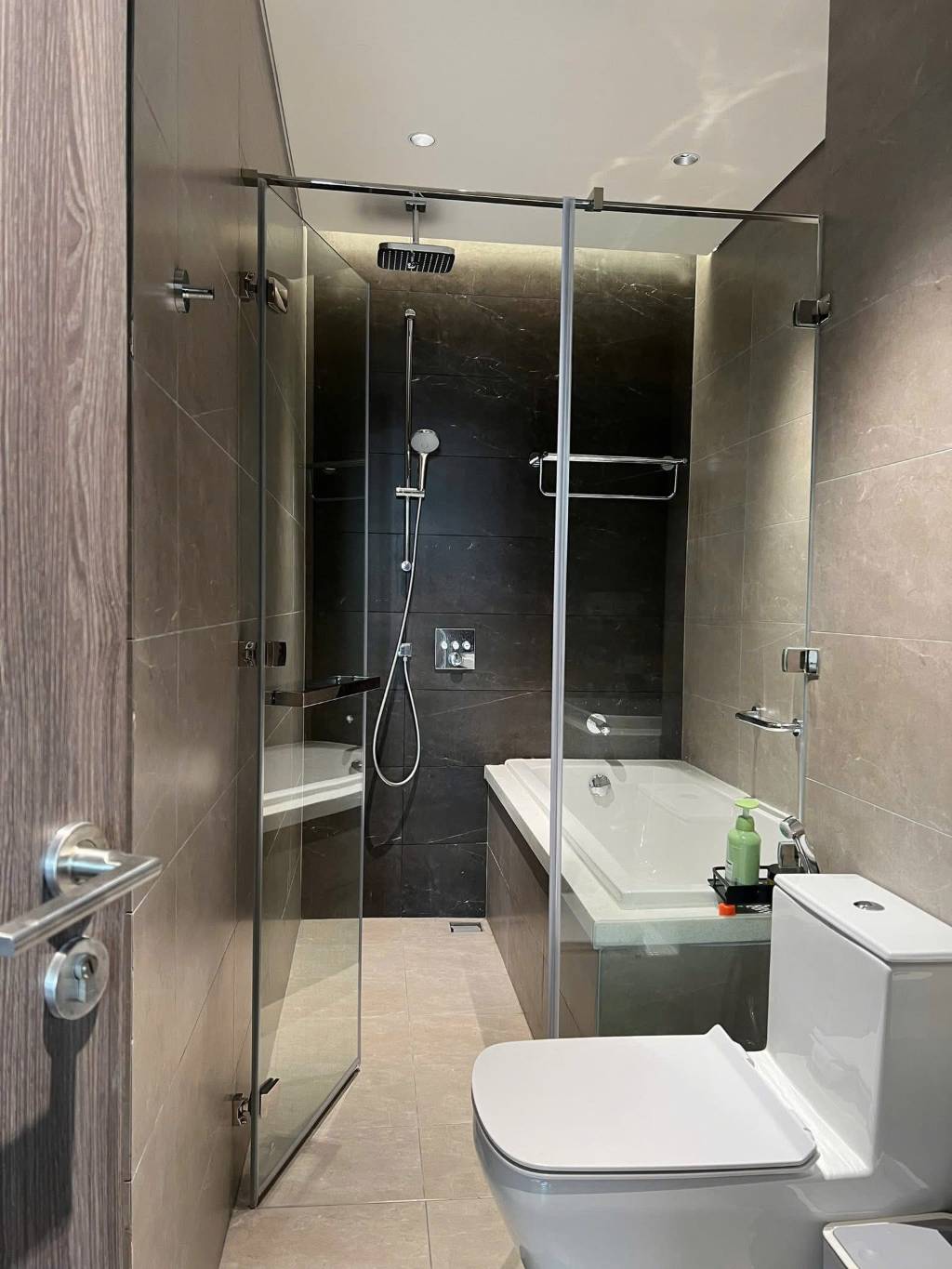 Nhà vệ sinh của Căn hộ chung cư Bán tại Celadon City