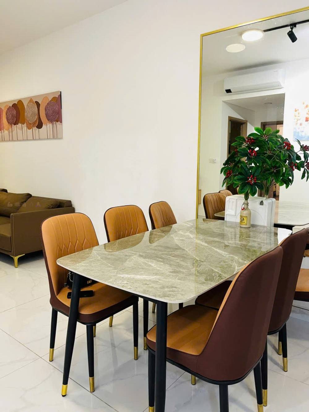 bàn ăn phòng khách của Căn hộ chung cư Cho thuê tại Celadon City