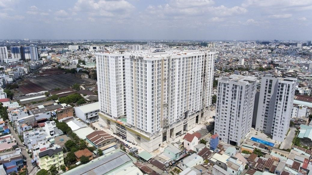 Toàn cảnh khu phức hợp Oriental Plaza nhìn từ mặt tiền đường Âu Cơ, Phường Tân Phú, TP.HCM